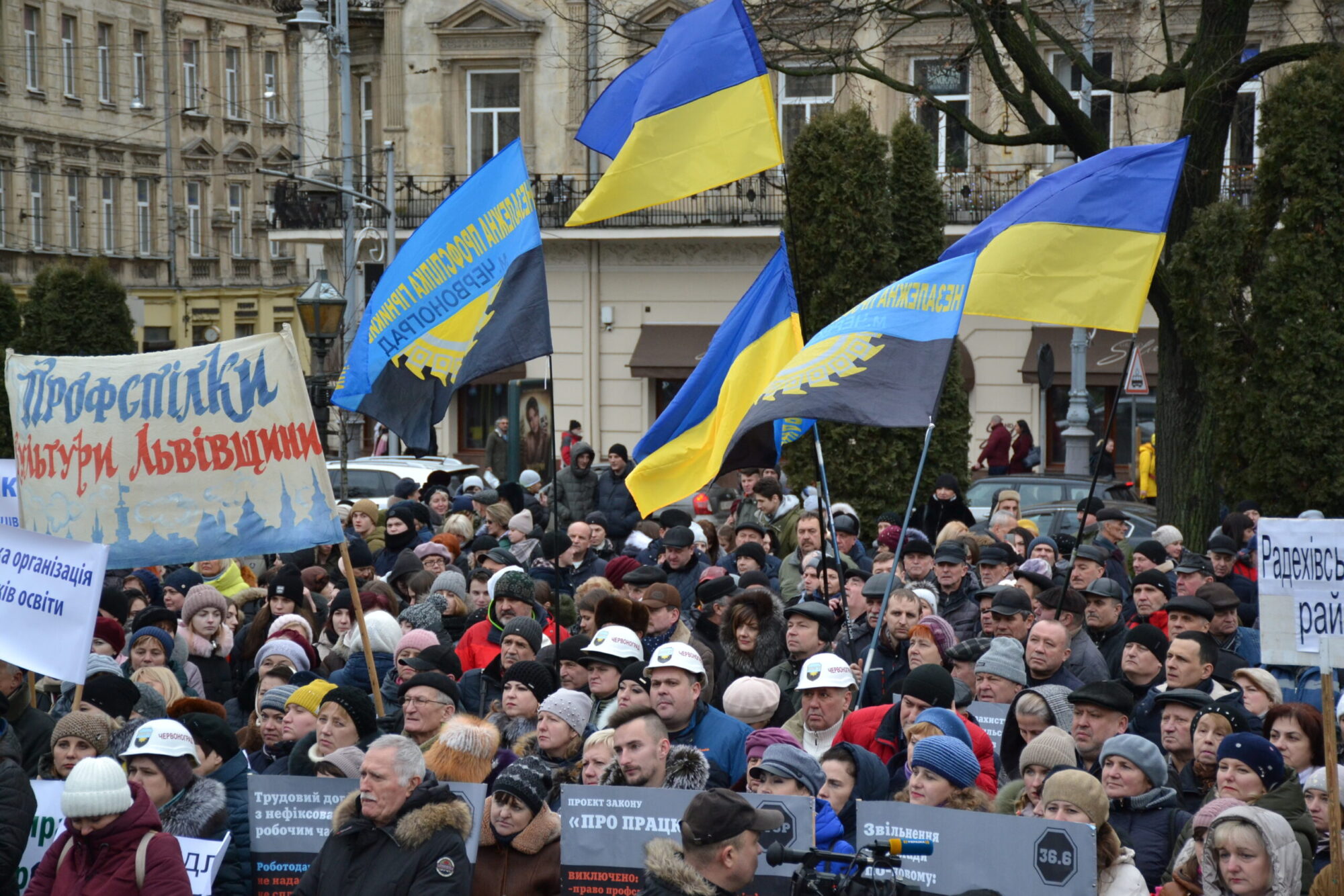 UKRAINE: ESSENTIAL INFRASTRUCTURE WORKERS ENDANGERED